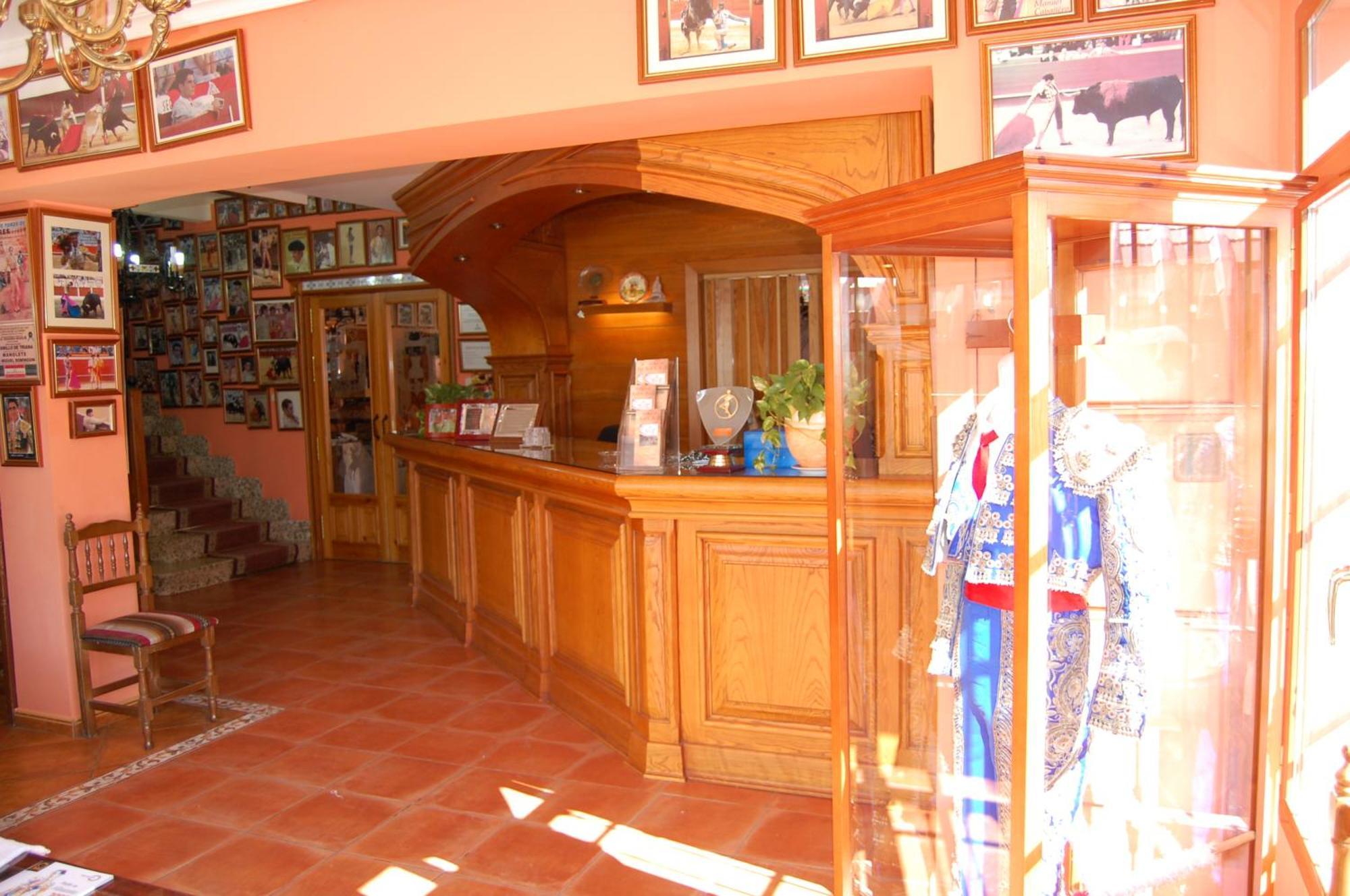Hotel Flor De La Mancha La Roda Exterior photo